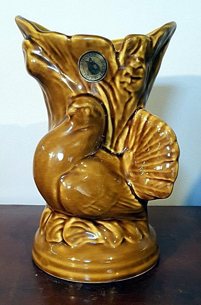 D803 Dove vase